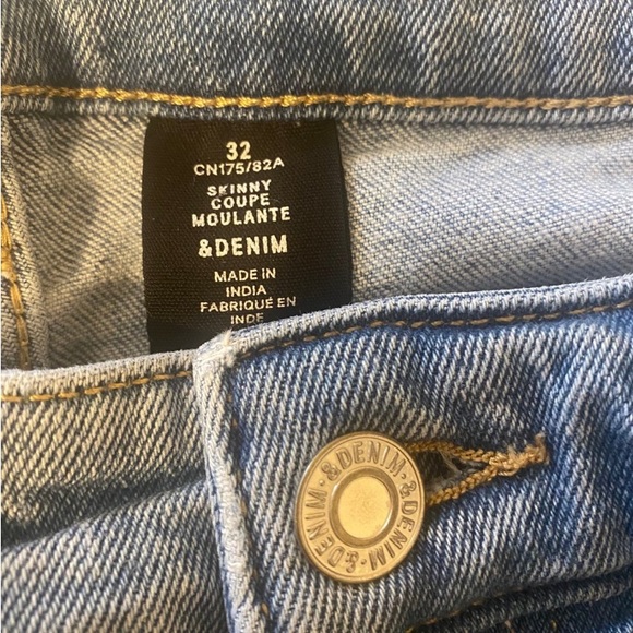 H&M Men’s Skinny Ripped Jeans 
Size 32
Button Fly - Picture 5 of 10